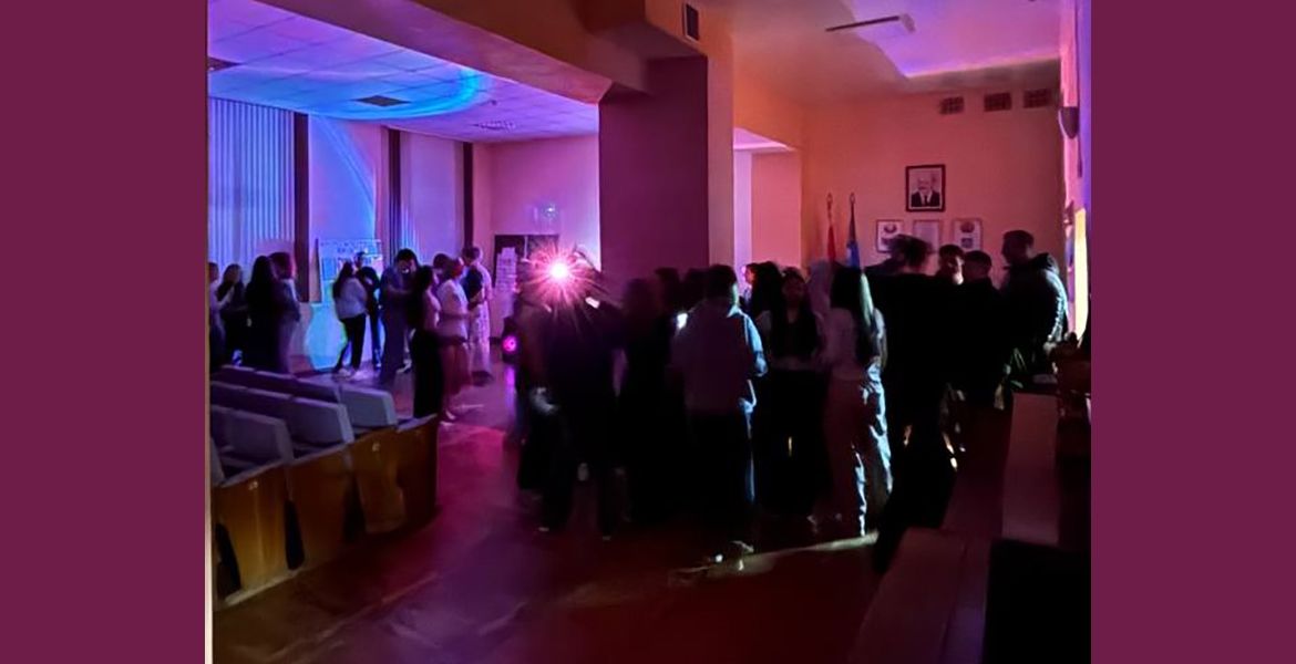 Дискотека в стиле 90-х «На цябе, наша моладзь, надзея!»